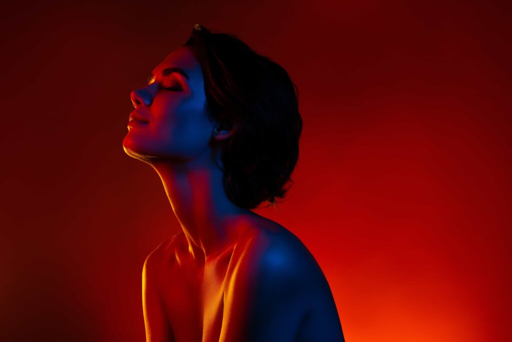 women bathed in red light, portraying red light therapy at soma house